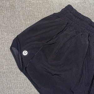 Lululemon Hotty Hot Lined short - 2.5”
